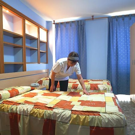 Hostal Xarau Cerdanyola del Valles Esterno foto